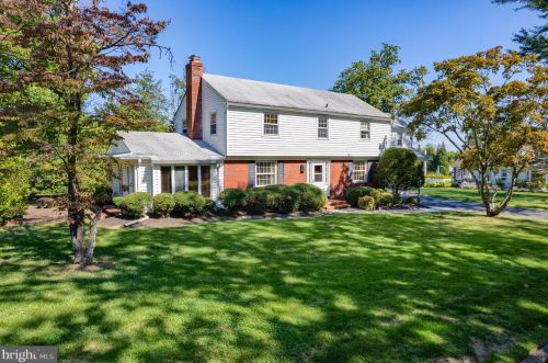 135 Wedgewood Ln, Tavistock, NJ 08033-3656