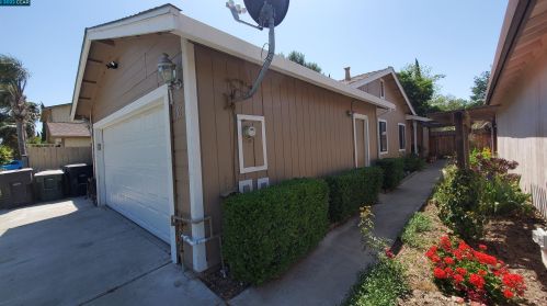 955 Waylinn Ln, Tracy, CA 95376-5141