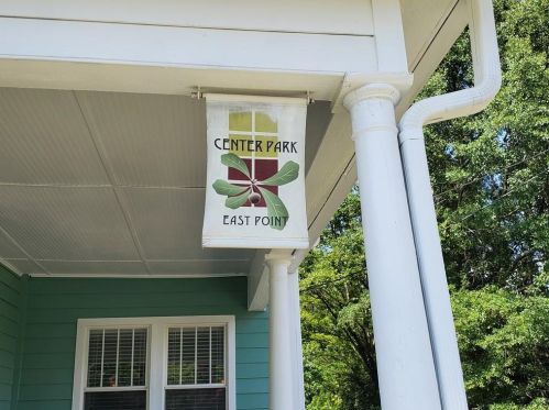 1737 Center Ave, Atlanta GA  30344-4703 exterior