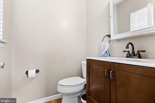 112 Apple Ln, Mount Laurel NJ  08054-1017 exterior