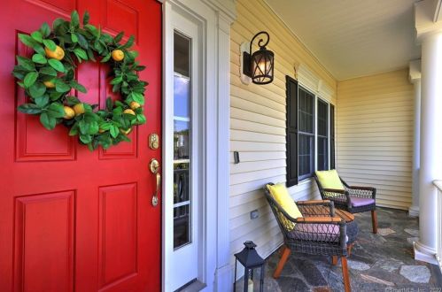 68 Old Dairy Ln, Huntington, CT 06484-2176