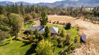 16282 Watergap Rd, Williams, OR 97544-9562