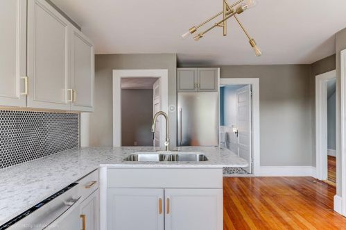 84 11th St, Providence, RI 02906-2912