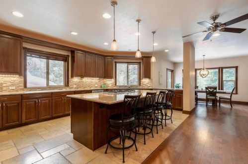 10970 Palisades Dr, Truckee CA  96161-3188 exterior