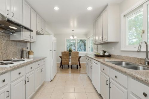 3389 Truman Ave, Mountain View, CA 94040-4544