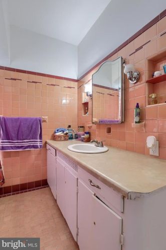 505 Madison Ave, York PA  17404-2806 exterior