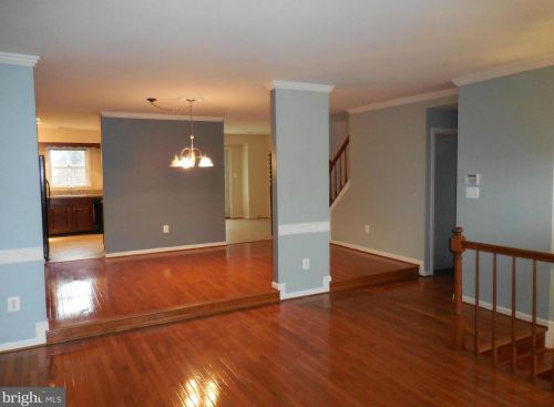 8023 Tanworth Ct, Springfield VA  22152-3658 exterior