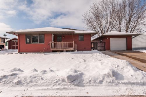 112 Manor Ave, Goodhue, MN 55027-9204