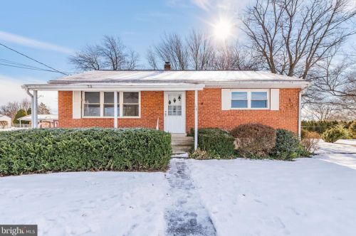 118 Wayne Dr, Harrisburg, PA 17112-2961