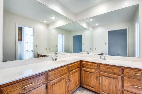 2440 Pecan Grv Ct, Irving TX  75060-6563 exterior