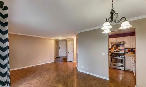 1893 Fox Run Dr, Elk Grove Vlg, IL 60007-7001