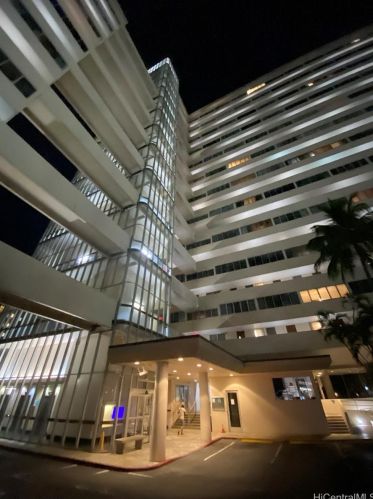 500 University Ave, Honolulu HI  96826-4904 exterior