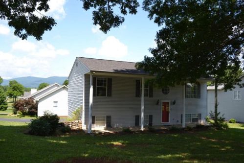 2011 Plum St, Salem, VA 24153-6108
