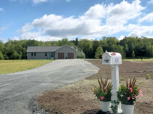 425 Bog Rd, Enfield, NH 03748-4104
