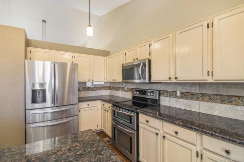 19901 Tufts Dr, Aurora CO 80015-3481 exterior