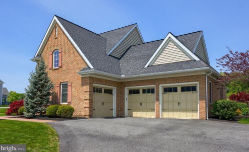 503 Delp Rd, Lancaster, PA 17601-2990