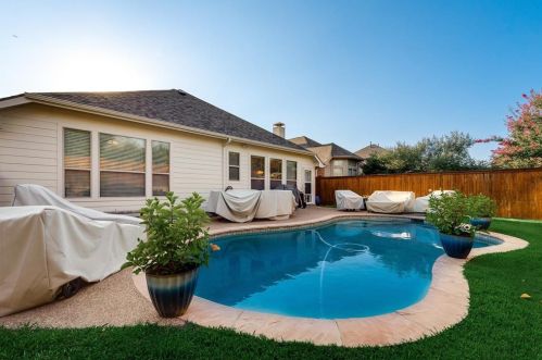 1590 Meadows Ave, Argyle TX  76226-6630 exterior