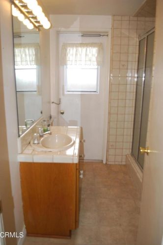 5042 Carolyn Way, Glendale CA  91214-1061 exterior