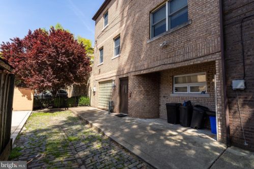 139 Carpenter St, Philadelphia, PA 19147-4211