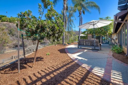 616 Estrelita Dr, Vista CA  92084-7926 exterior