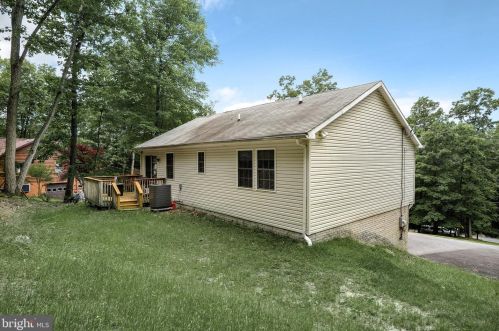 336 Windsong Rd, Harpers Ferry WV  25425-5485 exterior