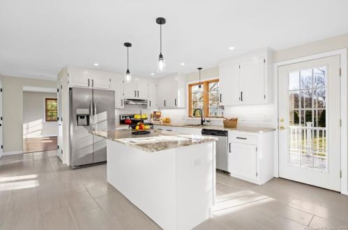 20 Summit Dr, Wapping CT  06074-3742 exterior