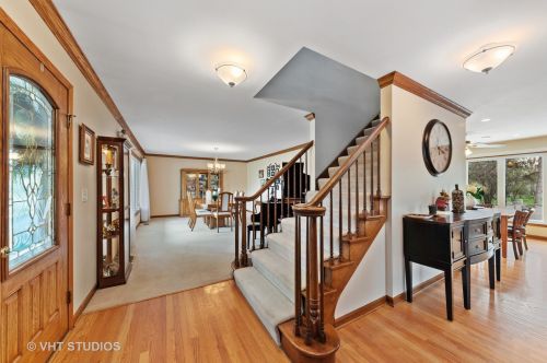 919 Burr Oak Dr, Arlington Hts, IL 60004-1934