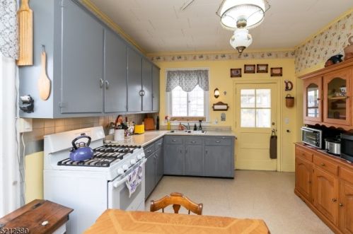 208 High St, Hackettstown NJ  07840-1941 exterior