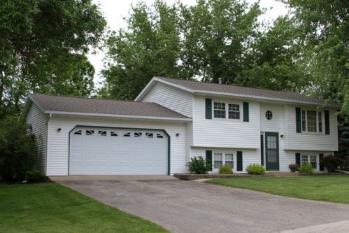 202 9th St, Mantorville, MN 55955-6106