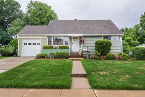 17 Yuro Dr, Edison, NJ 08837-2754