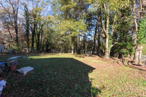 1624 Rhonda Ln, Stone Mountain, GA 30087-3215