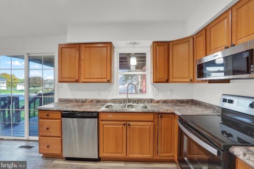 3061 Greenfield Dr, York, PA 17315-3417