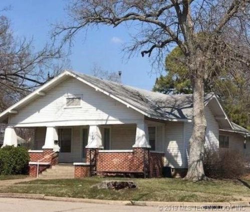 823 9th St, Bowring, OK 74056-1128