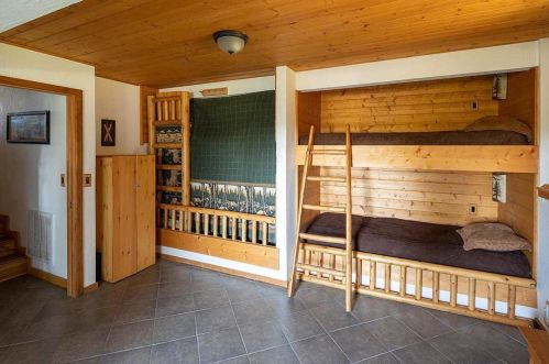 15800 Donnington Ln, Truckee CA  96161-1229 exterior