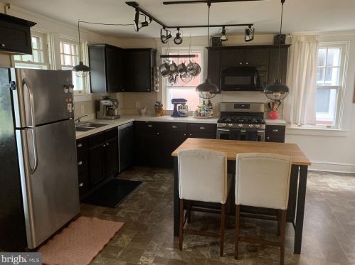 551 Walnut St, Lancaster PA  17603-3337 exterior