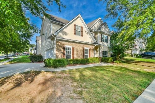605 Austin Creek Dr, Buford, GA 30518-7211