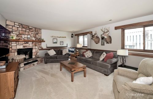 274 Terry Ct, Bull Valley, IL 60098-2483