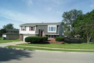 207 Gordon Ave, Romeoville, IL 60446-1705