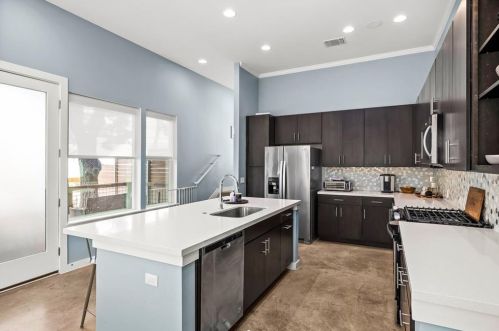 3100 Aldwyche Dr, Austin TX  78704 exterior