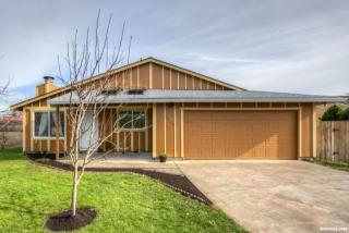 1615 Alexandra Ave, Woodburn, OR 97071-3407
