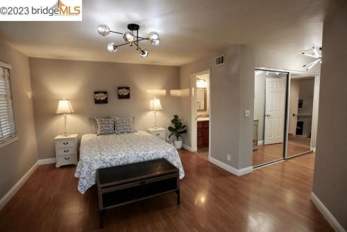 2267 Sun Glory Ln, San Jose, CA 95124-1457