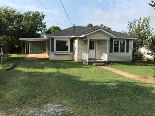 313 6th St, Prague, OK