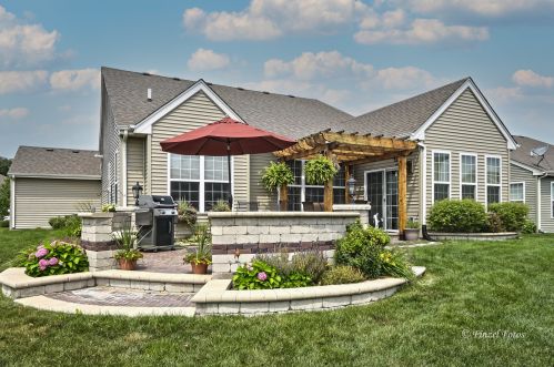 1225 Prescott Ln, Pingree Grove, IL 60140