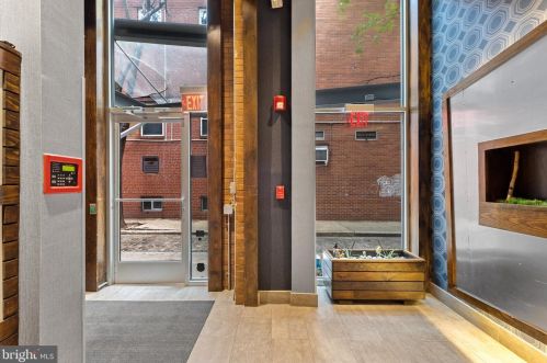 214 12th St, Philadelphia PA 19107-5514 exterior