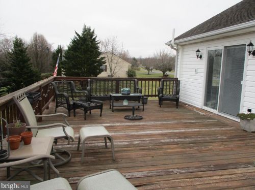 202 Robins Ln, Falling Waters, WV 25419-4828