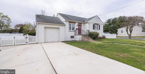 102 Lowell Ave, Gloucester, NJ 08031-2240