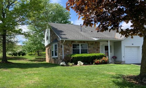 29 Coachlight Dr, Chatham Township, NJ 07928-1793