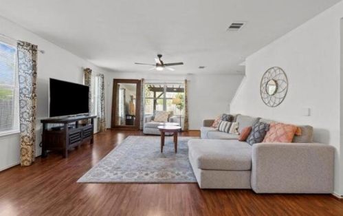 4515 Cottonwood St, Austin TX  78744-3100 exterior