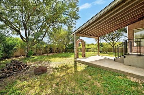 8029 Evadean Cir, Austin TX  78745-8004 exterior