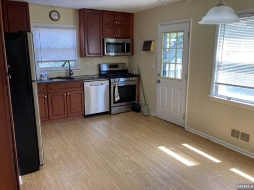 16 Llewellyn Ave, Paterson NJ  07506-2638 exterior